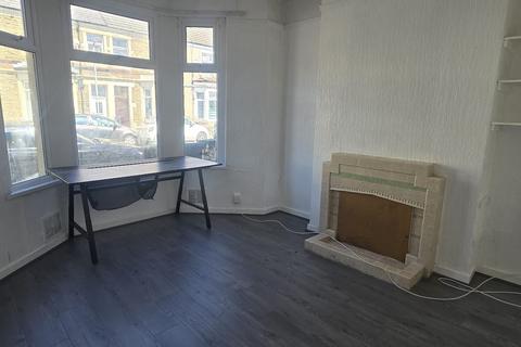 3 bedroom terraced house to rent, Keppoch Street, Cardiff CF24