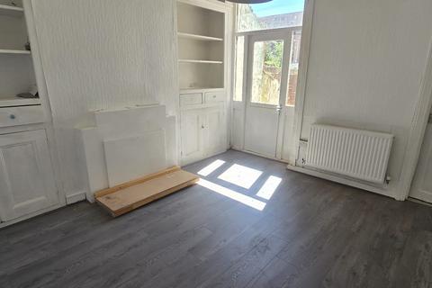 3 bedroom terraced house to rent, Keppoch Street, Cardiff CF24