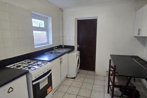 3 bedroom terraced house to rent, Keppoch Street, Cardiff CF24