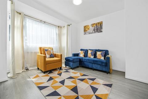 3 bedroom terraced house to rent, Atkinson Road, E16