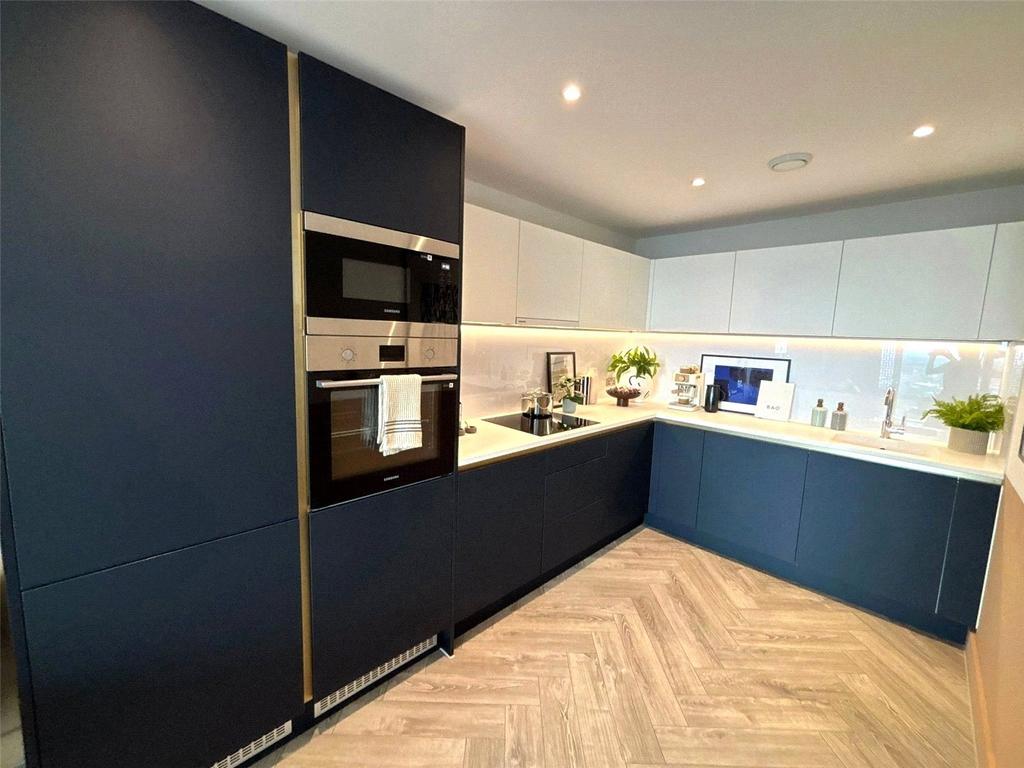 Apartment in Manchester, City Centre - View 5