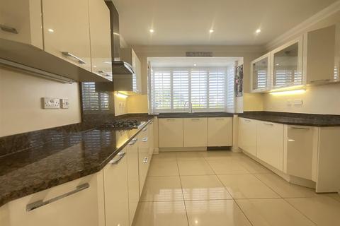 4 bedroom detached house for sale, London Road, Wickford, Essex