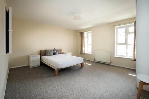 2 bedroom flat to rent, Saffron Court, Bath BA1