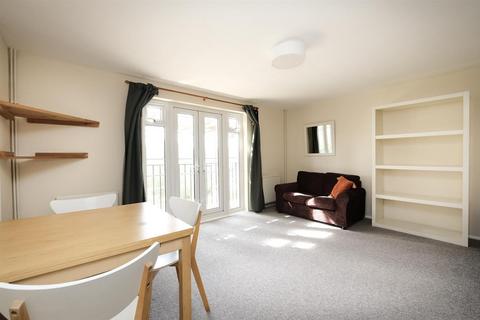 2 bedroom flat to rent, Saffron Court, Bath BA1