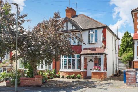 10 Woodleigh Avenue, London, N12 0LL