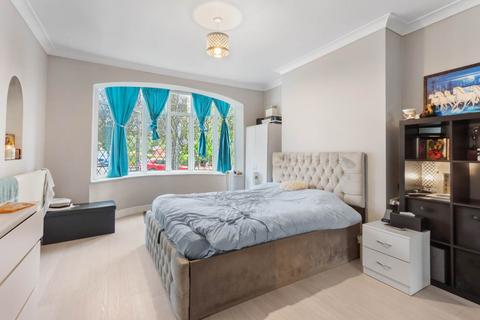 10 Woodleigh Avenue, London, N12 0LL