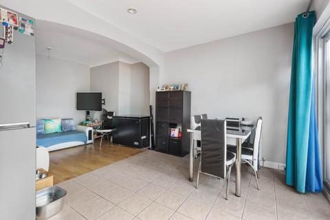 10 Woodleigh Avenue, London, N12 0LL