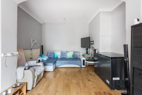 10 Woodleigh Avenue, London, N12 0LL