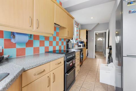 10 Woodleigh Avenue, London, N12 0LL