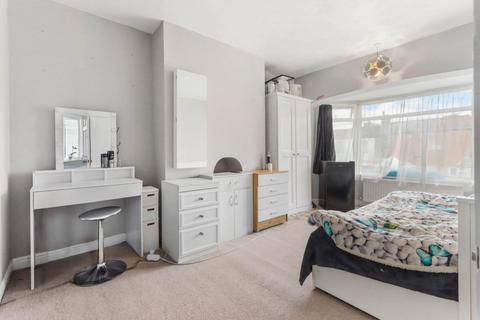 10 Woodleigh Avenue, London, N12 0LL