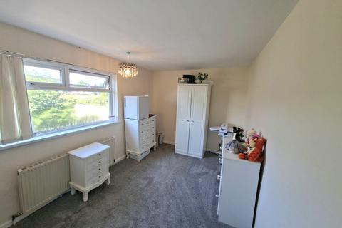 3 Maple Grove, Stocksbridge, Sheffield, S36 1ED