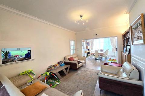 4 bedroom semi-detached house to rent, Holmbrook Drive, NW4