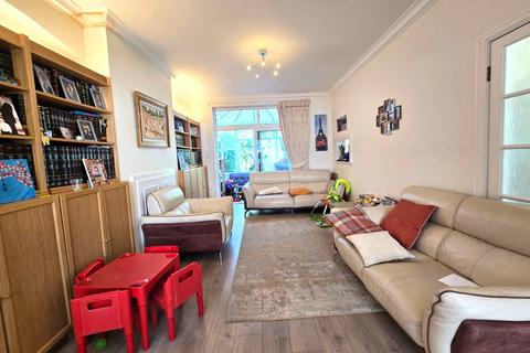 4 bedroom semi-detached house to rent, Holmbrook Drive, NW4