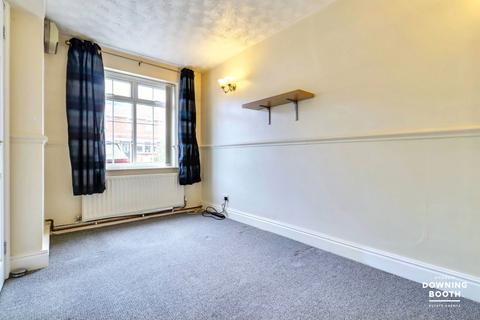 27 Eagle Close, Walsall, WS6 7LA