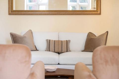 Flat 24, Lancaster House Borough Road, Isleworth, TW7 5FJ