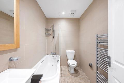 Flat 24, Lancaster House Borough Road, Isleworth, TW7 5FJ