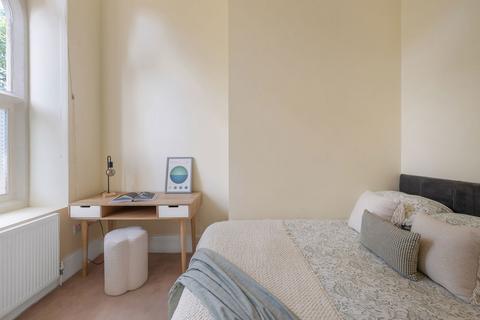 Flat 24, Lancaster House Borough Road, Isleworth, TW7 5FJ