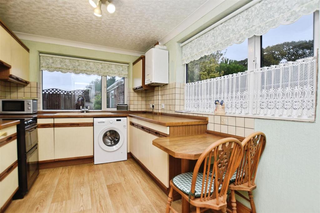 F94e4789-kitchen 20table.JPG