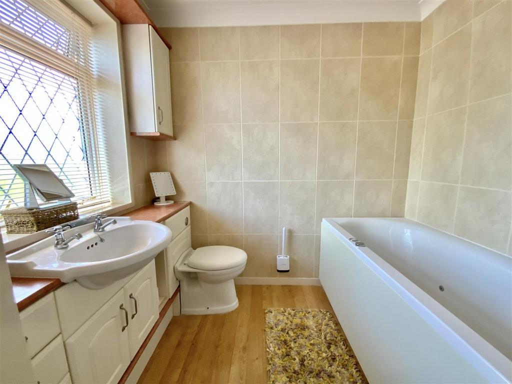 Bedroom 1 - En-suite