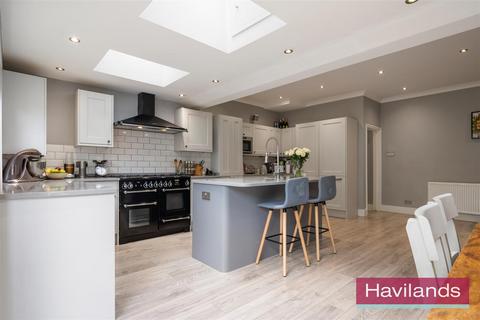 42 Halstead Road, London, N21 3DS