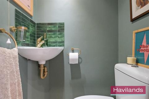 42 Halstead Road, London, N21 3DS