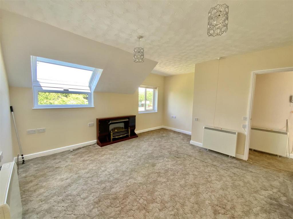 Lounge/ Dining Room