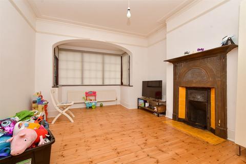 30 Clifton Road, Wallington, SM6 8AN