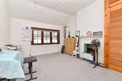 30 Clifton Road, Wallington, SM6 8AN