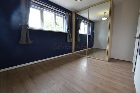 18 Bradbury Close, Gateshead, NE10 8UF