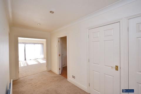 12 Ridgemont Place, Hornchurch, RM11 3LQ