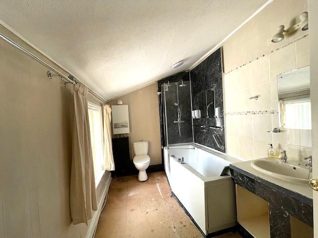 Bathroom1.jpg