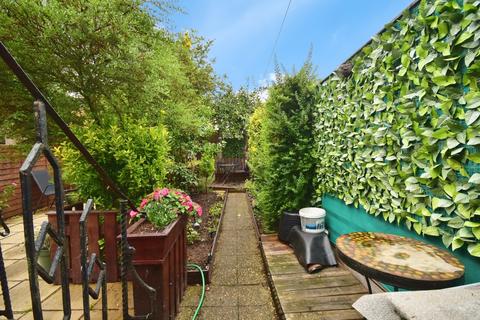 2 bedroom flat for sale, Newbury Road, Highams Park E4