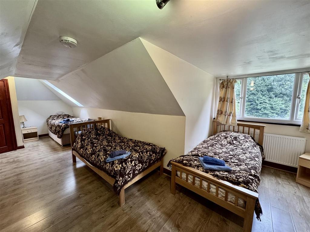 L Shape Bedroom 3
