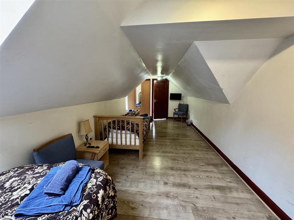 L Shape Bedroom 3