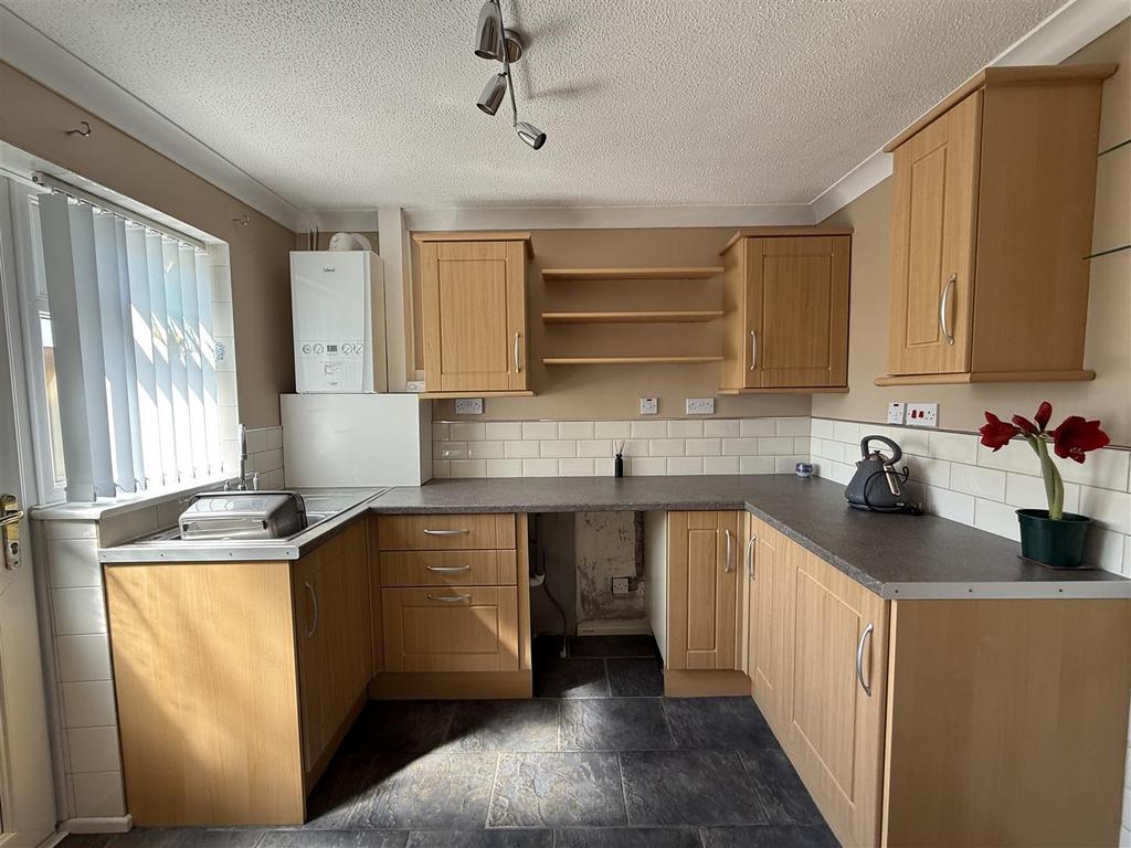 KITCHEN & DINING ROOM