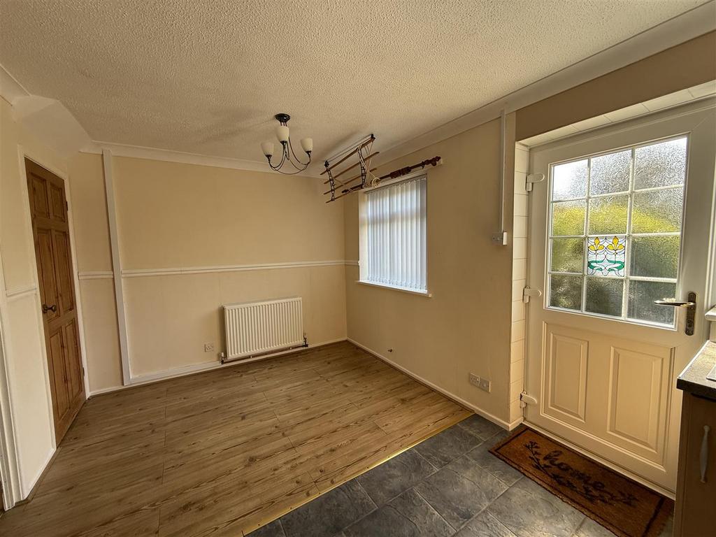 KITCHEN & DINING ROOM