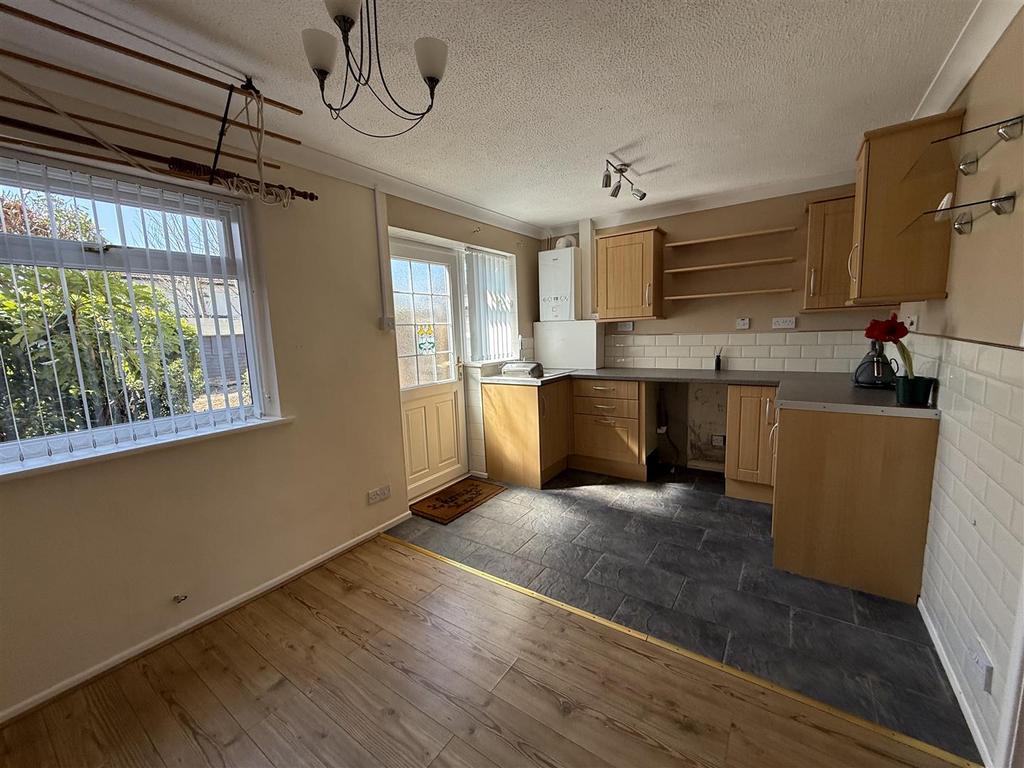 KITCHEN & DINING ROOM