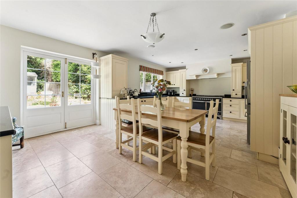 Kitchen/B&#39;fast Room