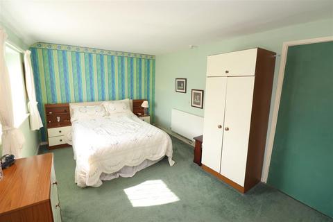 2 Anne Close, Higham Ferrers, Rushden, NN10 8JT