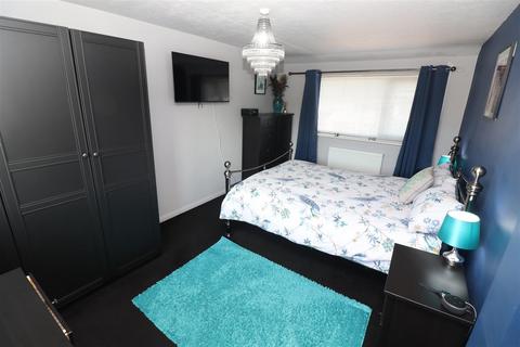 16 Blackfriars, Rushden, NN10 9PF