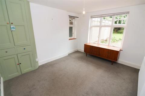 3 bedroom detached house for sale, Wellingborough Road, Rushden NN10