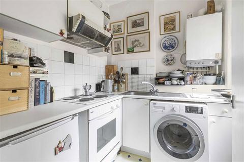 8b Columbia Road, London, E2 7NN