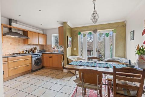 3 Walhatch Close, Forest Row, RH18 5GT