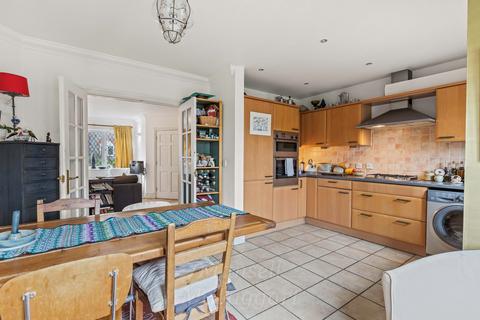 3 Walhatch Close, Forest Row, RH18 5GT