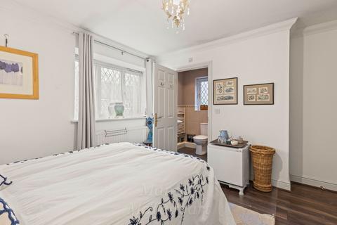 3 Walhatch Close, Forest Row, RH18 5GT