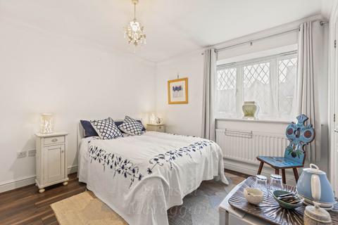 3 Walhatch Close, Forest Row, RH18 5GT