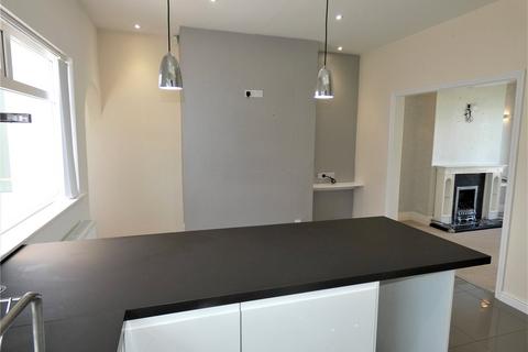 3 bedroom bungalow to rent, Hutton Road, Bradford, West Yorkshire, BD5