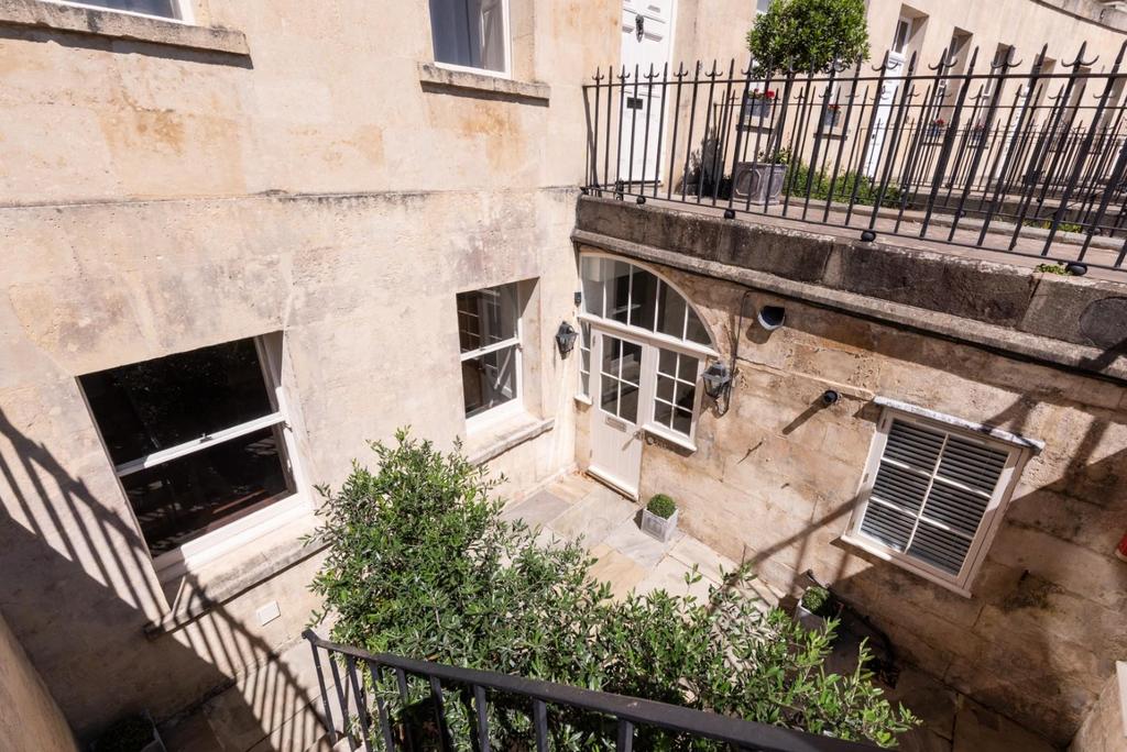 29 A Royal Crescent, Bath BA1 2 LT-7.jpg
