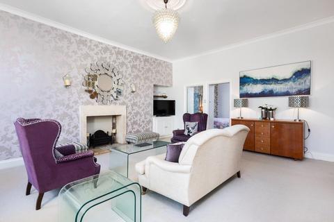 2 bedroom apartment to rent, Royal Crescent, Bath BA1