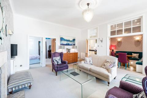 2 bedroom apartment to rent, Royal Crescent, Bath BA1